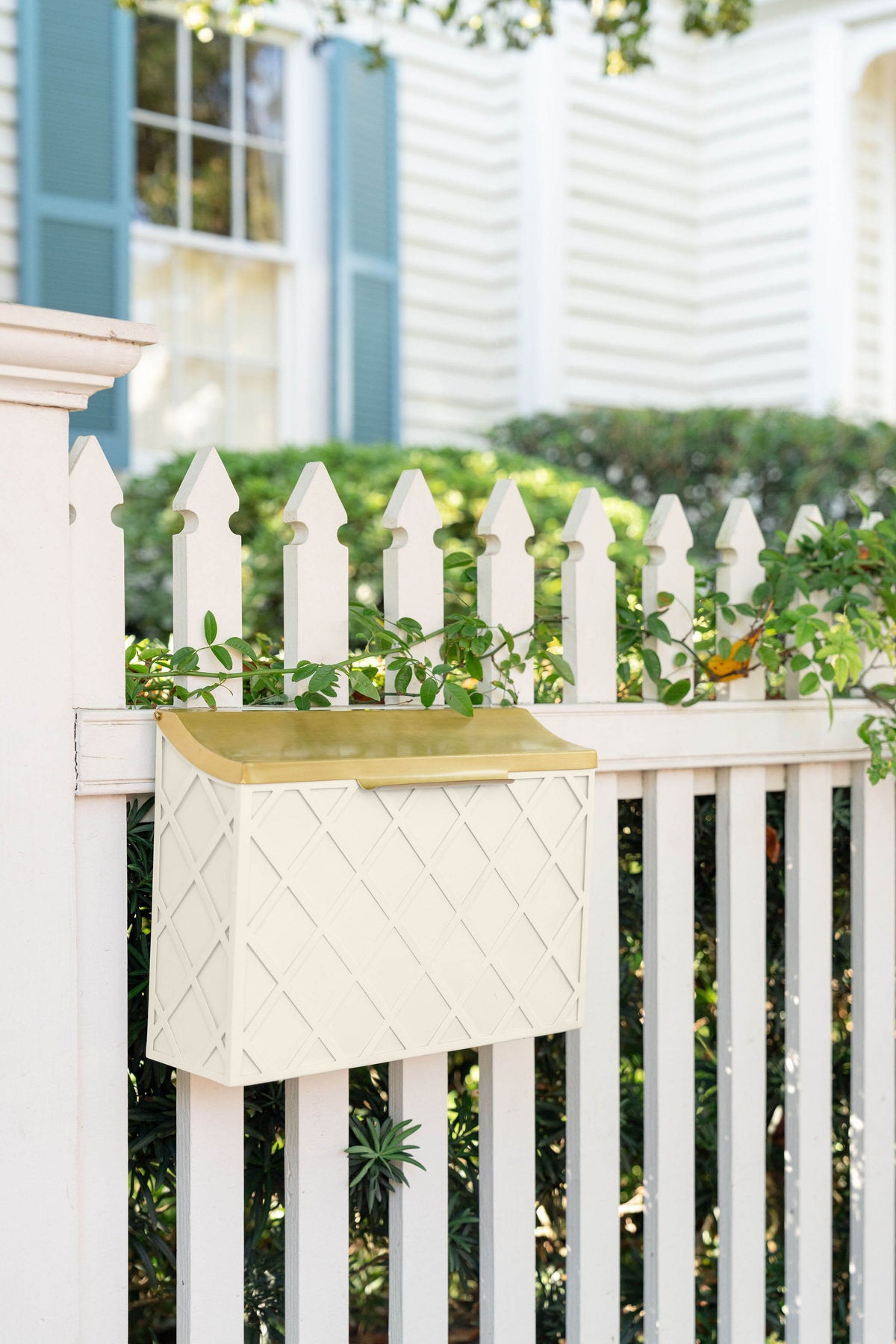 Trellised Mail Wall-mount Mailbox in Trellis White – Art of the Entry